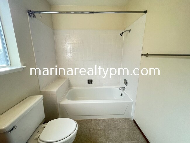 Building Photo - 2 bed 2 bath single family home in established neighborhood in City of Suisun