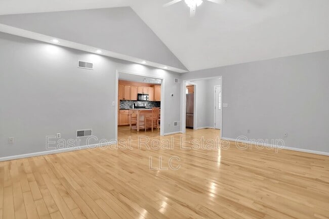 Building Photo - 184 Larkspur Ln