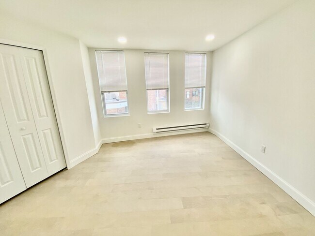 Building Photo - 2626 S Watts St.
