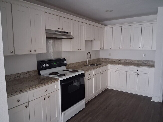 Building Photo - 1065 Winthrop St