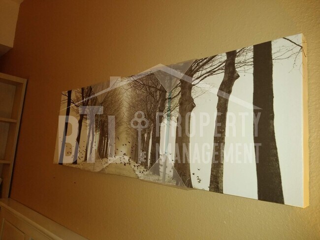 Building Photo - Fantastic Furnished 1 Bedroom Condo