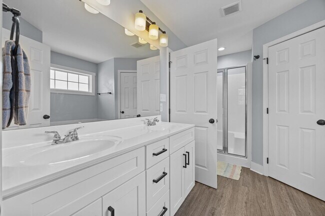 Building Photo - 203 Reid Ct S