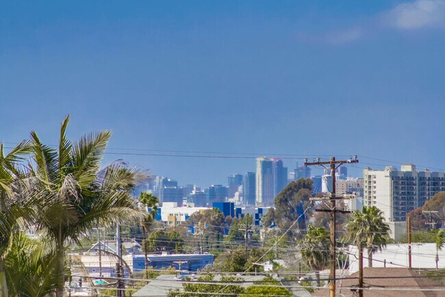 Building Photo - 721 E 22nd St