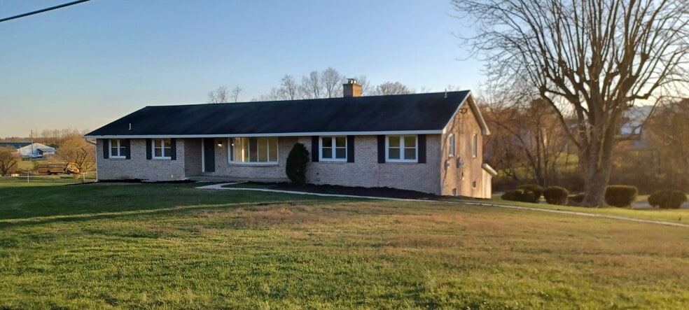 Front view - 12402 Buchanan Trl W