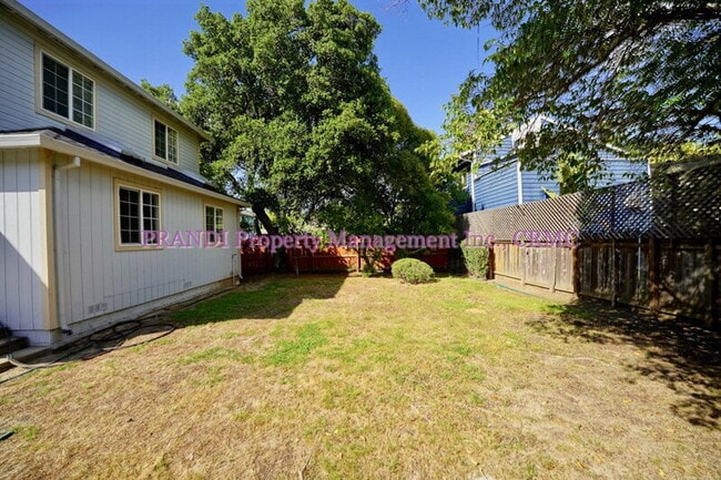 Building Photo - 9 Bayview St