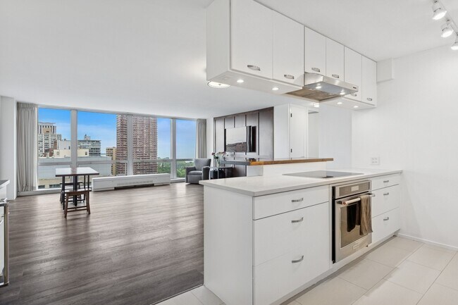 Building Photo - 330 W Diversey Pkwy