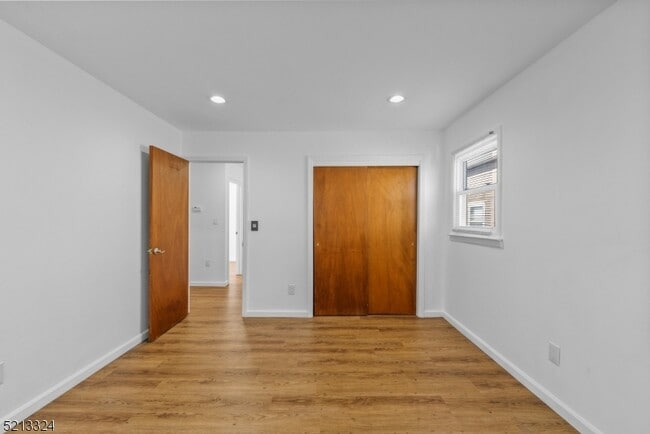 Building Photo - 520 Davis Ave