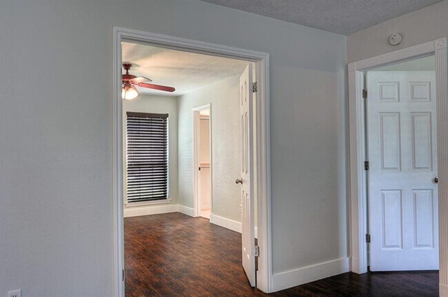 Building Photo - 5103 Temple Bell Dr