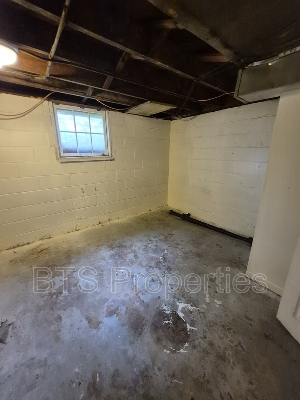 Building Photo - 3616 NE Monroe St