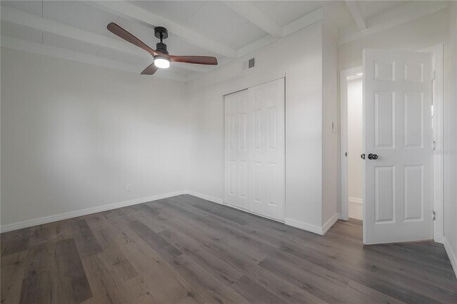 Building Photo - 4002 W Fairview Heights