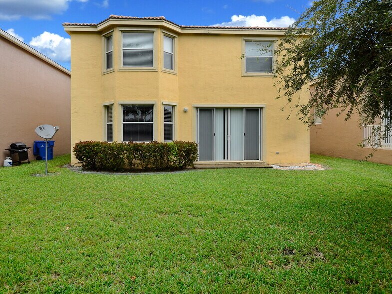 Building Photo - 1603 Briar Oak Dr