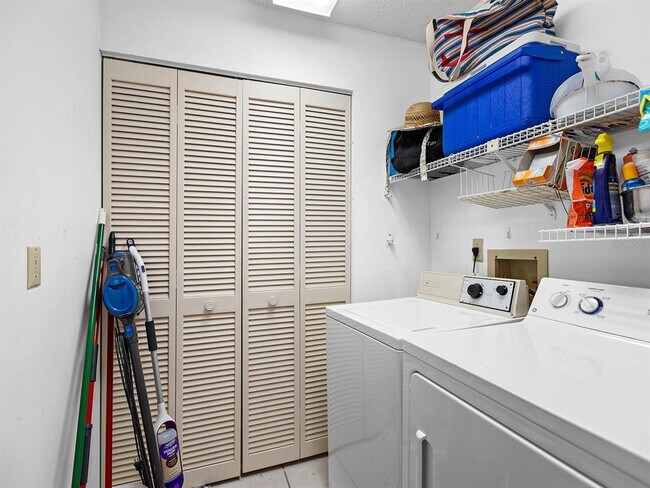 Building Photo - 4415 Longmeadow