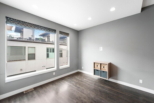 Building Photo - Modern 2BD, 2BA LoHi Townhome with Rooftop...