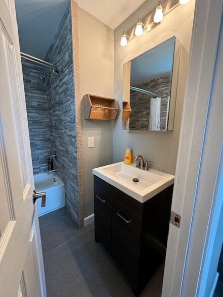 Full Bathroom with custom shower tile - 729 Highway 314