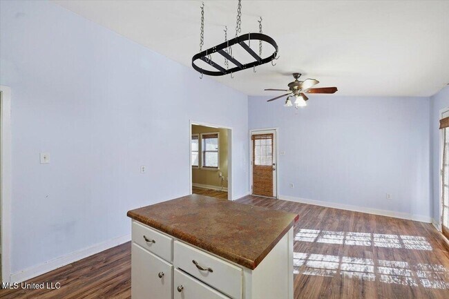 Building Photo - 1206 Arlington St