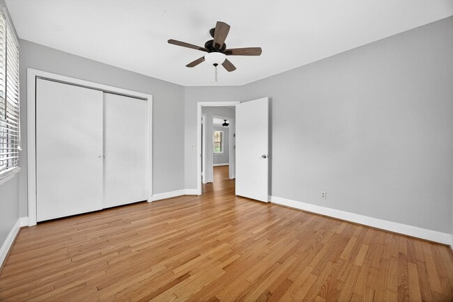 Building Photo - AVAILABLE NOW! ALL-BRICK RANCH IN WEST COLUMBIA!