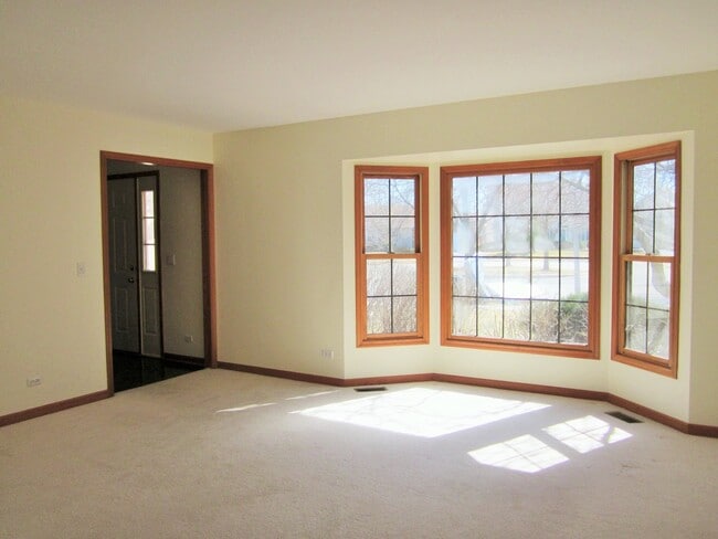 Building Photo - 3690 Baybrook Dr