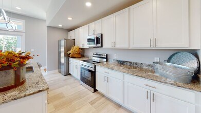 Building Photo - $1655 per Bedroom | 8BR Townhome in Fort S...
