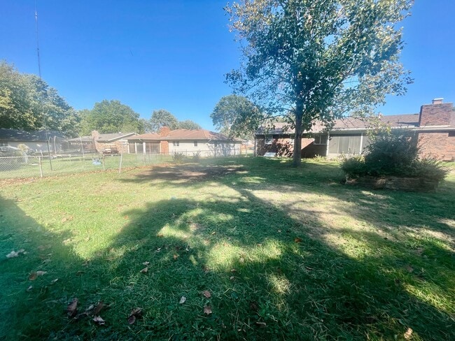 Building Photo - 3269 N Weller Ave