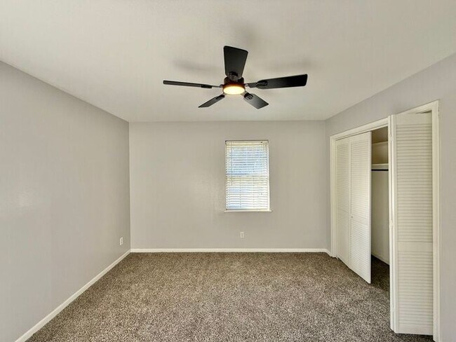 Building Photo - Charming 3-Bedroom Home! Tour Today!