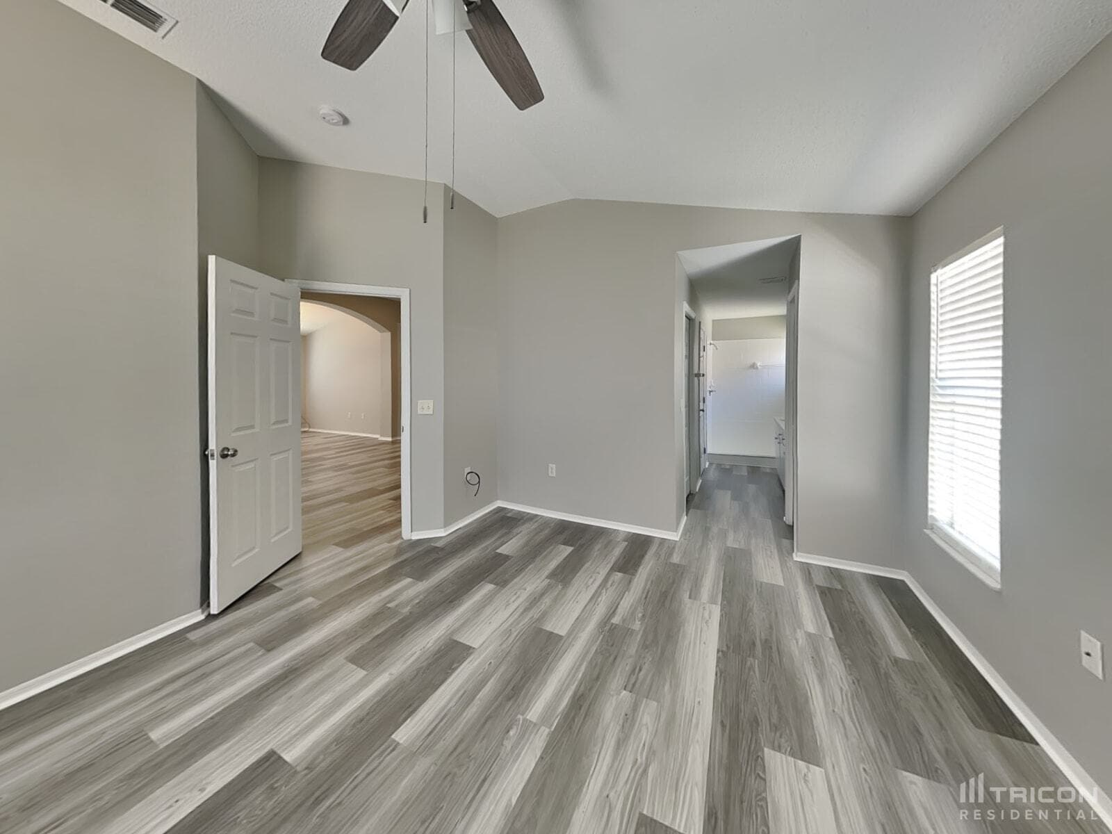 Building Photo - 2118 Deerfield Dr