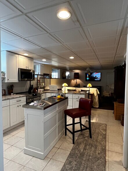 Convection / Air Fryer oven & microwave - 142R Page Rd