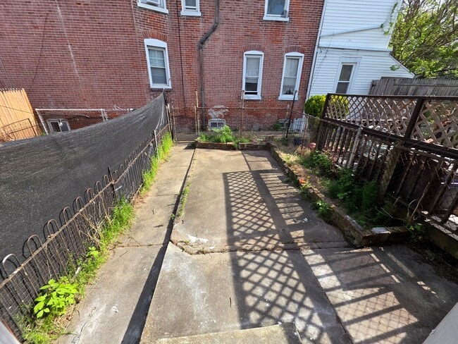 Building Photo - 1615 Lancaster Ave