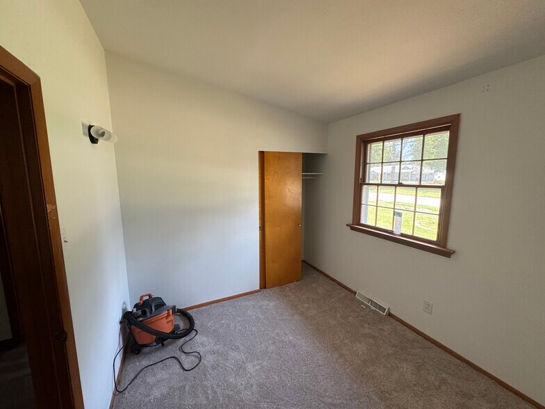 Building Photo - 138 Elmgrove Ave