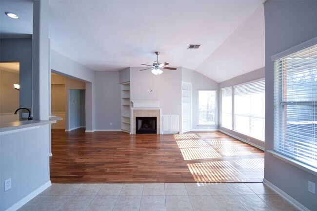 Building Photo - 31 Rolling Ridge Ct