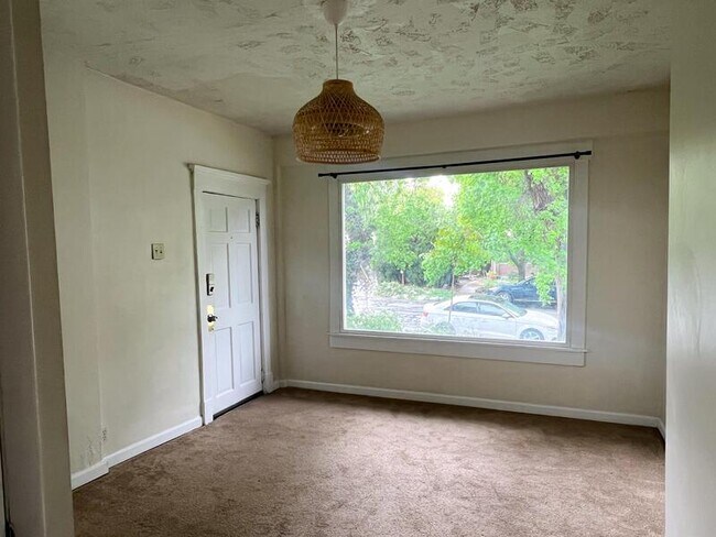 Building Photo - 867 Browning Ave