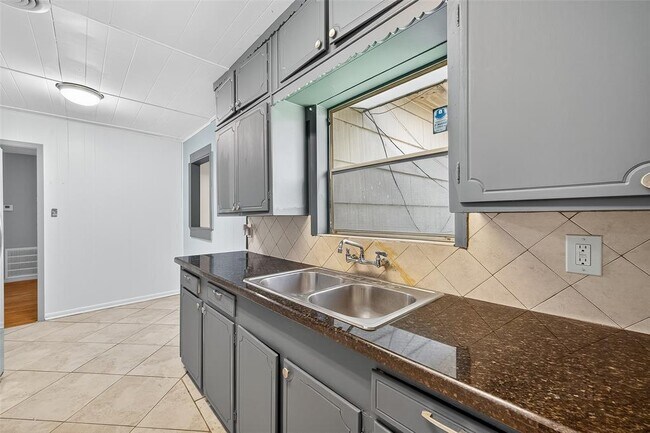 Building Photo - 1509 Ronson Rd