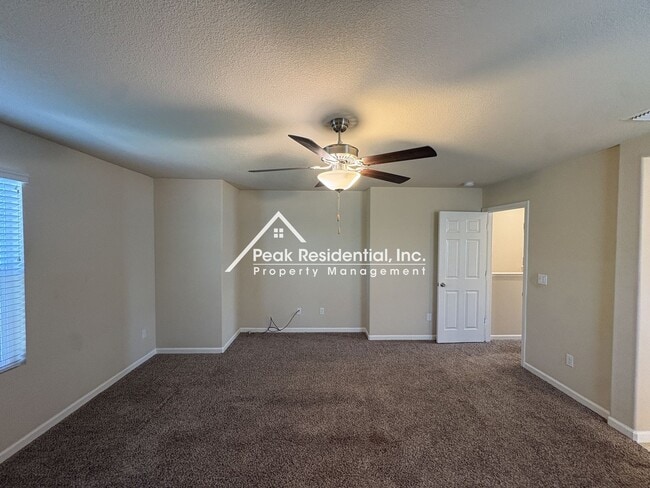 Building Photo - Spacious 4bd/2ba House - Gated Community