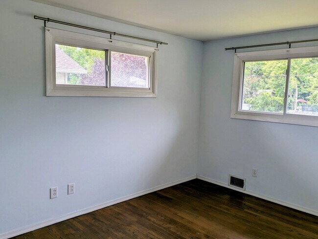 Building Photo - 4507 Weyburn Dr