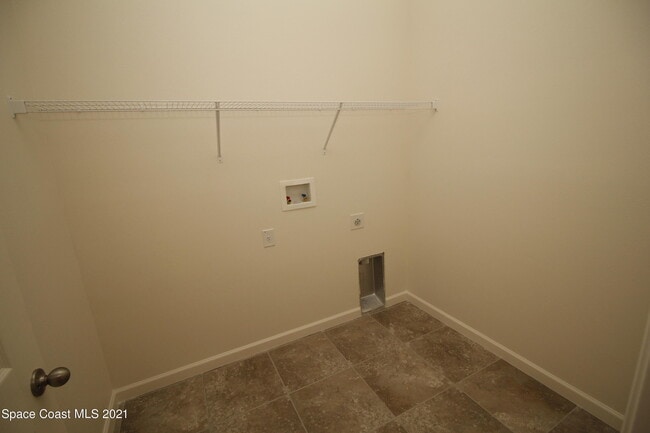 Building Photo - 708 Acadia Ct SE