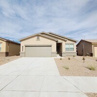Building Photo - 3 bed 2 bath home in Huning Ranch!