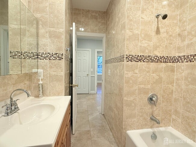 Building Photo - 664 Amboy Ave