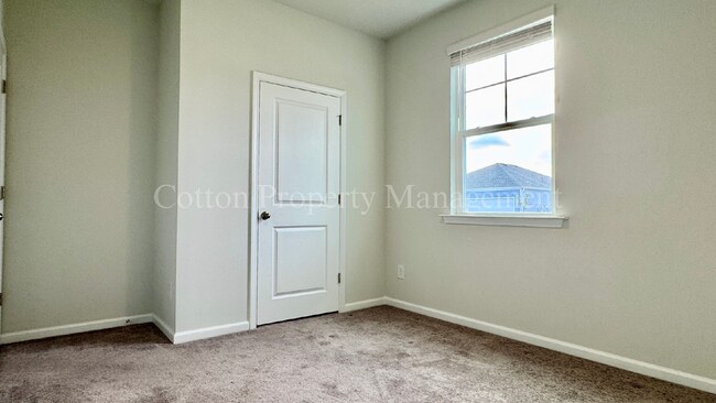 Building Photo - 2516 Centerway Ln