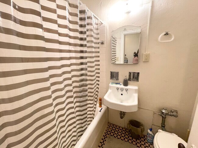 Building Photo - 4272 N Wilson