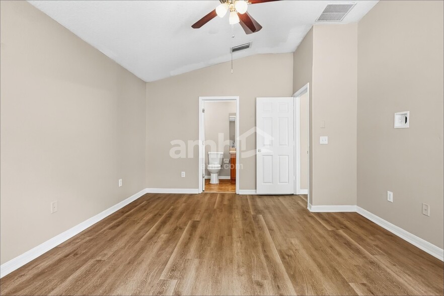 Building Photo - 25815 Crippen Dr