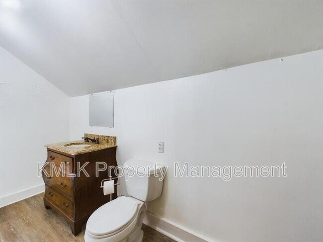 Building Photo - 665 Kling St