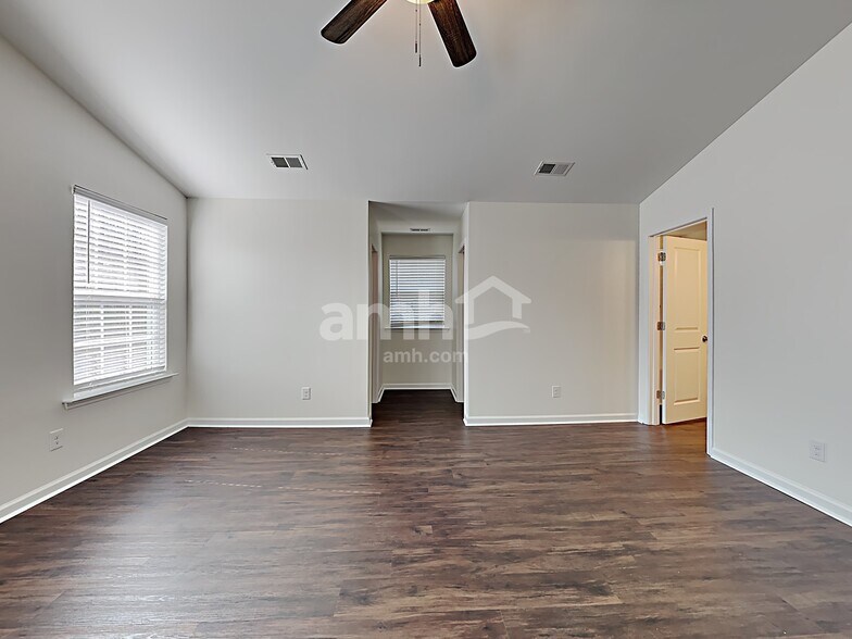 Building Photo - 37 Sand Live Oak Dr