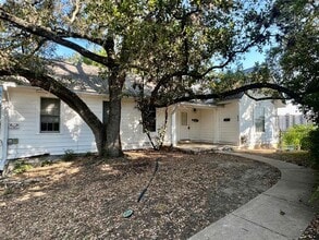 Building Photo - 808 Edgecliff Terrace