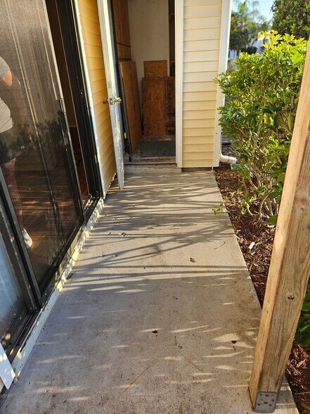 Building Photo - 129 Camphor Cir