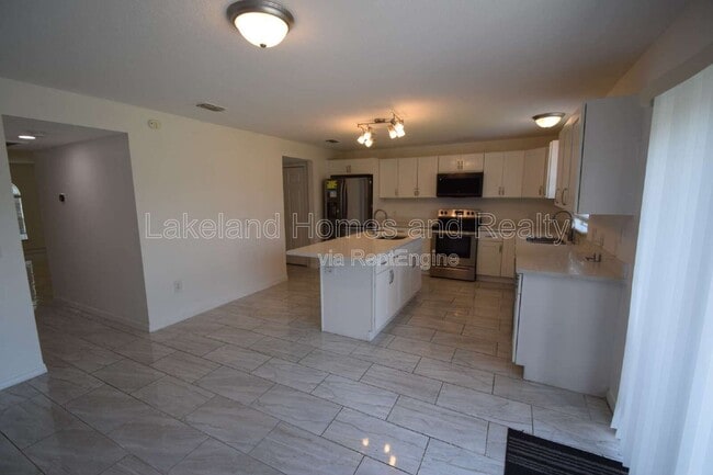 Building Photo - 5123 Spanish Oaks Dr
