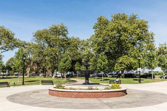 Building Photo - 271 Ogden Ave.