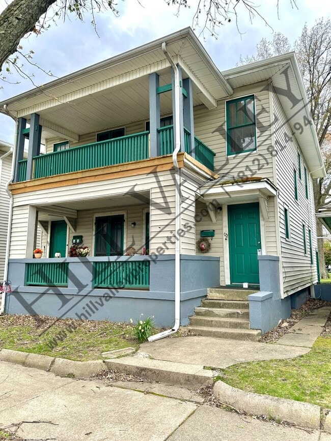 Building Photo - Two Bedroom Upper