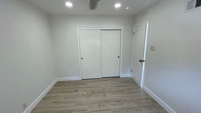 Building Photo - Martinez! Beautiful 5 bedroom 3.5 bathroom...