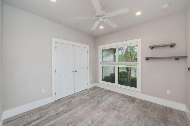 Building Photo - 518 Sibert Ave