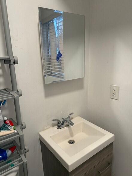 Building Photo - 36 Mersereau Ave