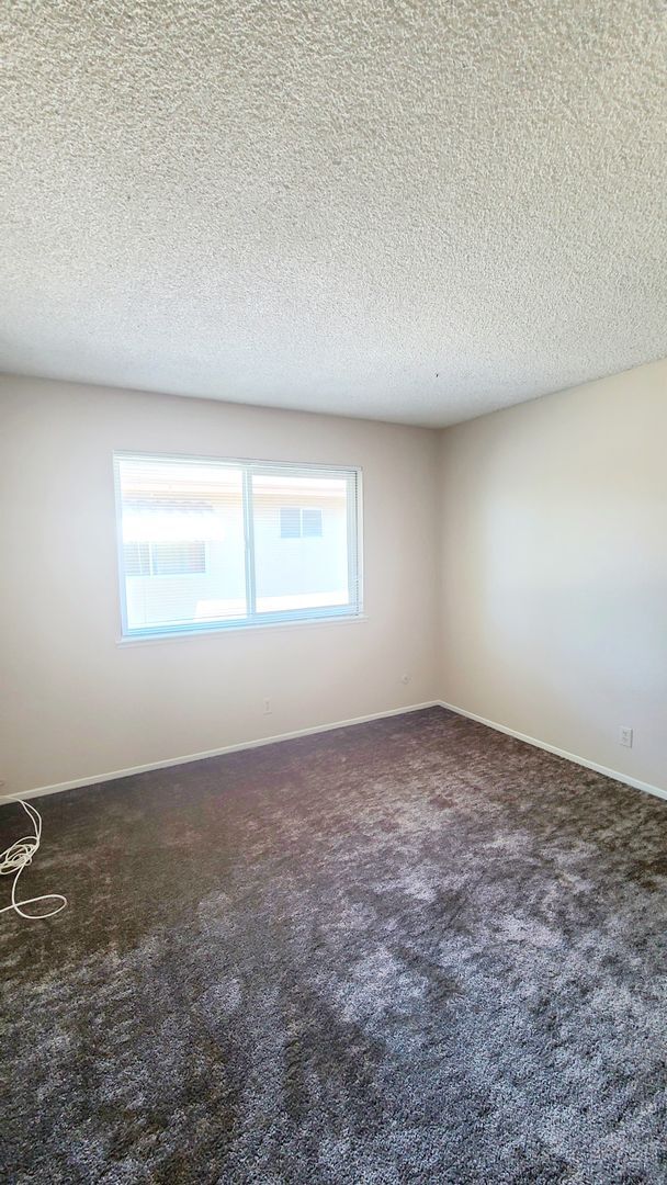 Building Photo - Beautifully Maintained Condo w/ Pool Access!